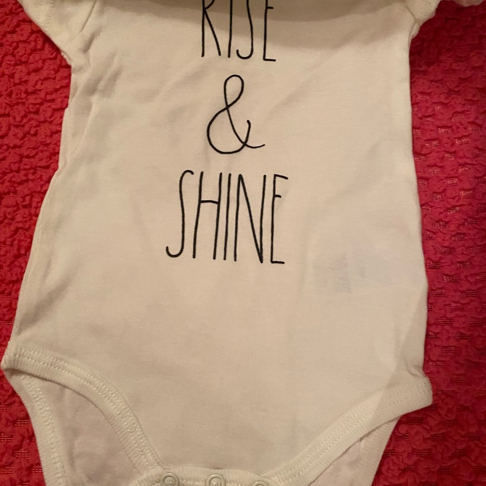 NWT 3 pc Baby Onsies. I’ve Arrived, Hold Me, Rose and Shine